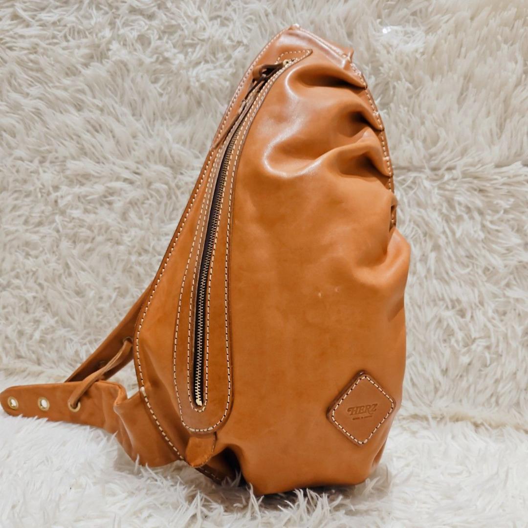 希少デザイン HERZ ヘルツ ボディバッグ ショルダーバッグ ロゴ型押し