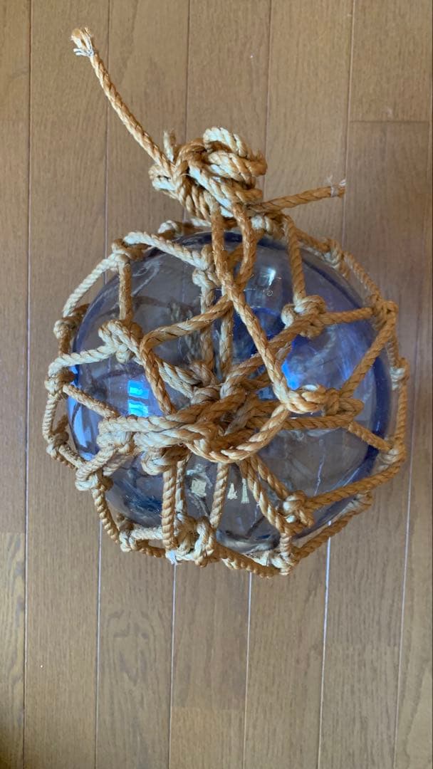 青いガラス製の浮き玉