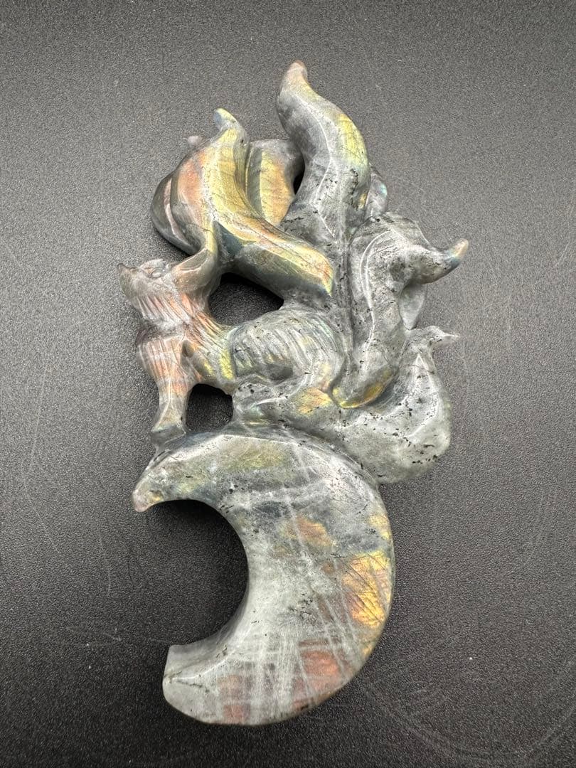 ラブラドライト九尾彫刻　台座つき