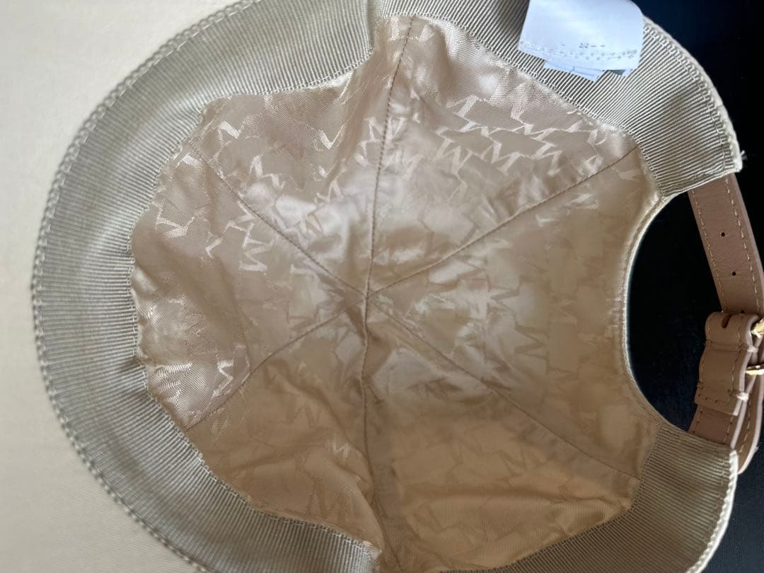 MaxMara ベージュキャップ