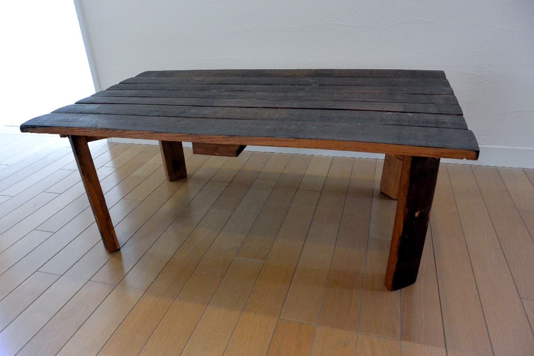 シェリー酒樽で作られたテーブル
