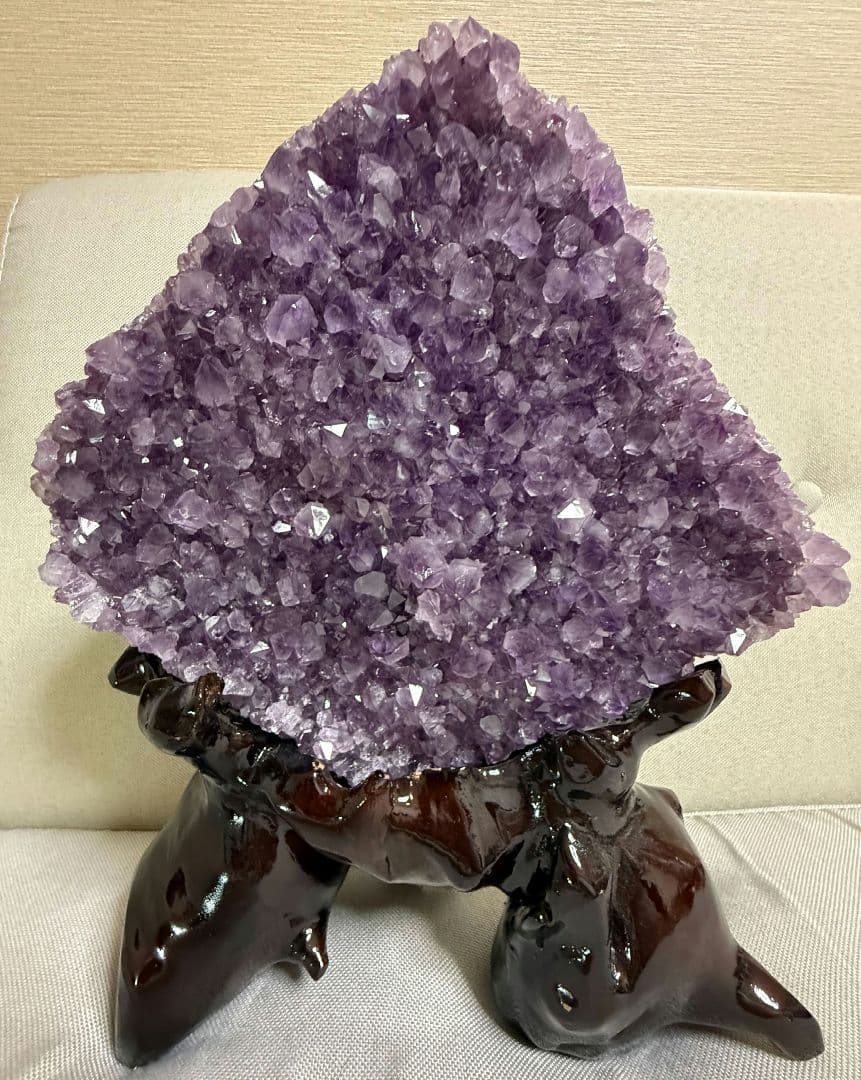 値下中_天然アメジストクラスタ[水晶サイズ] 横約26cm × 縦約20cm台座