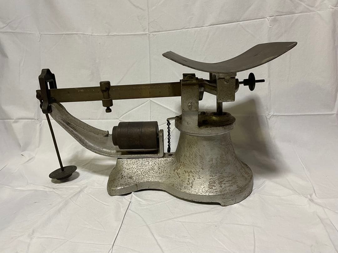 レトロ金属製天秤 シルバー　はかり