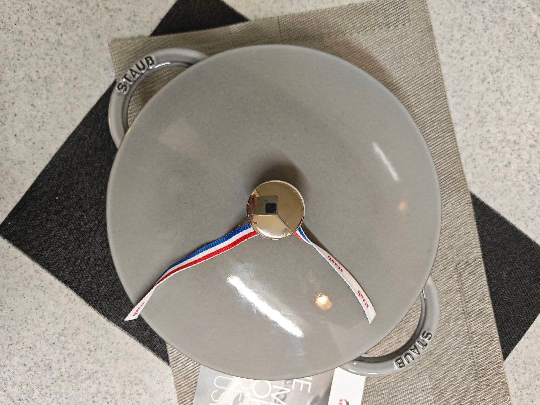 美品ストウブ ニダベイユ ソテーパン 24cm グレー