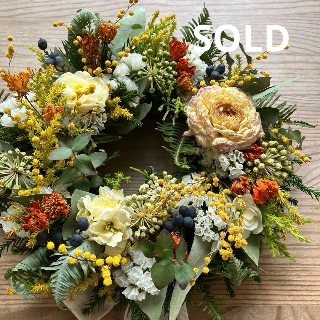 ミモザとラナンキュラスのリース　ストック　ミランドールミモザ　春　ユーカリ