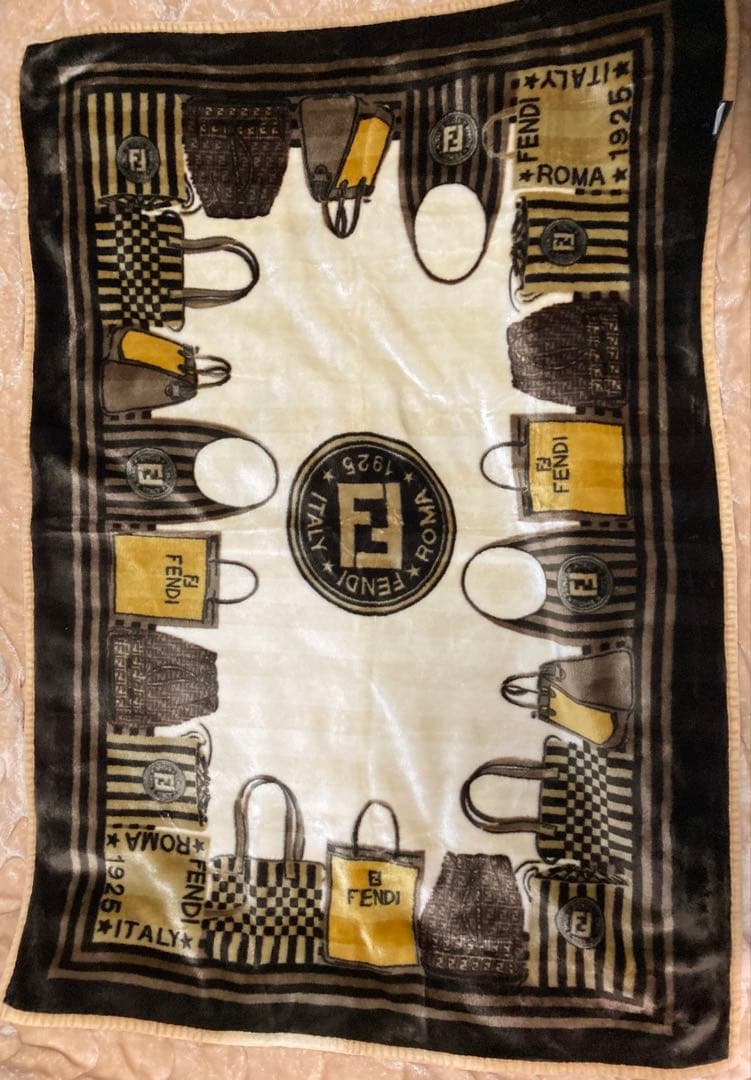 専用ミハエル様　FENDI　フェンディ　バッグ柄　ニューマイヤー