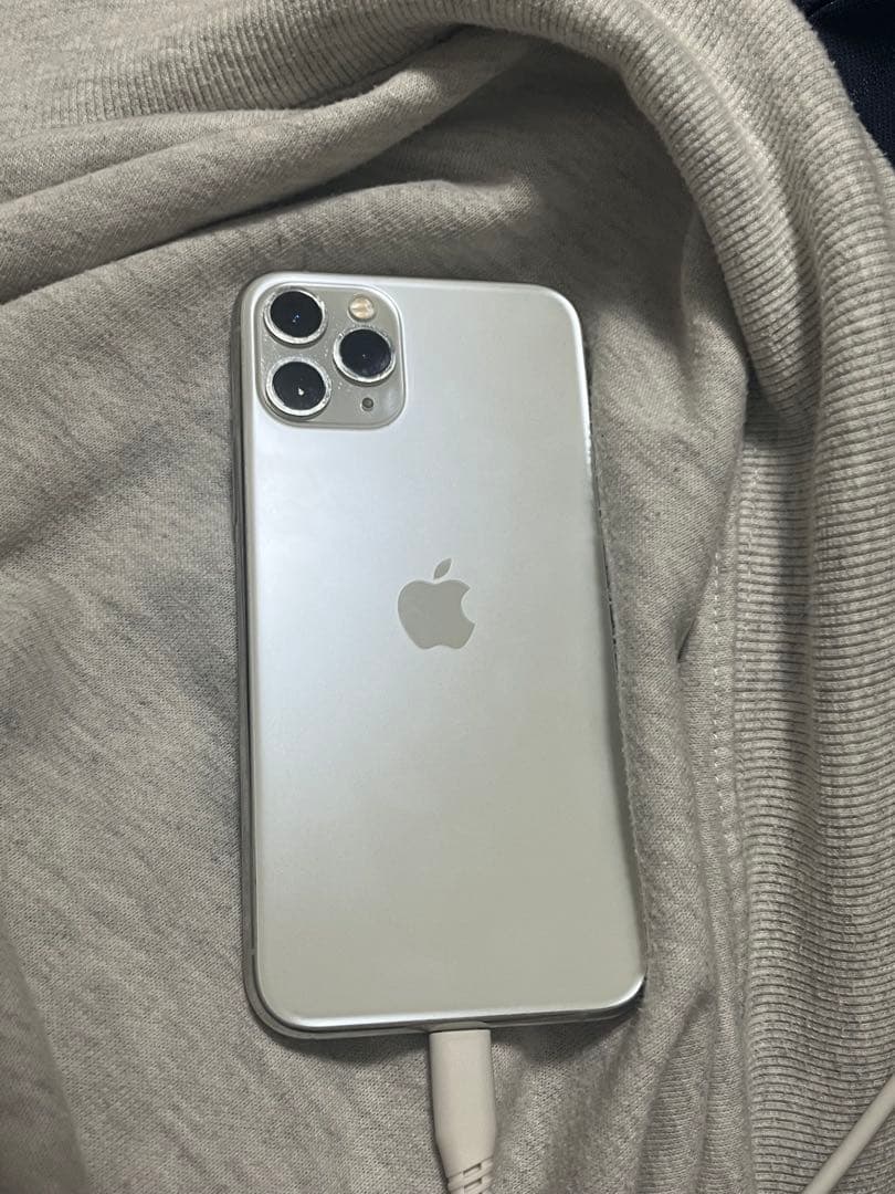 Apple iPhone 11 シルバー 本体