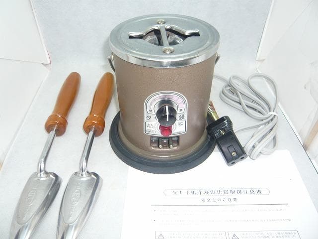 海@プロフィール必読　美品　タキイ　ランプ付　和裁コテ　和裁こて　鏝２本付