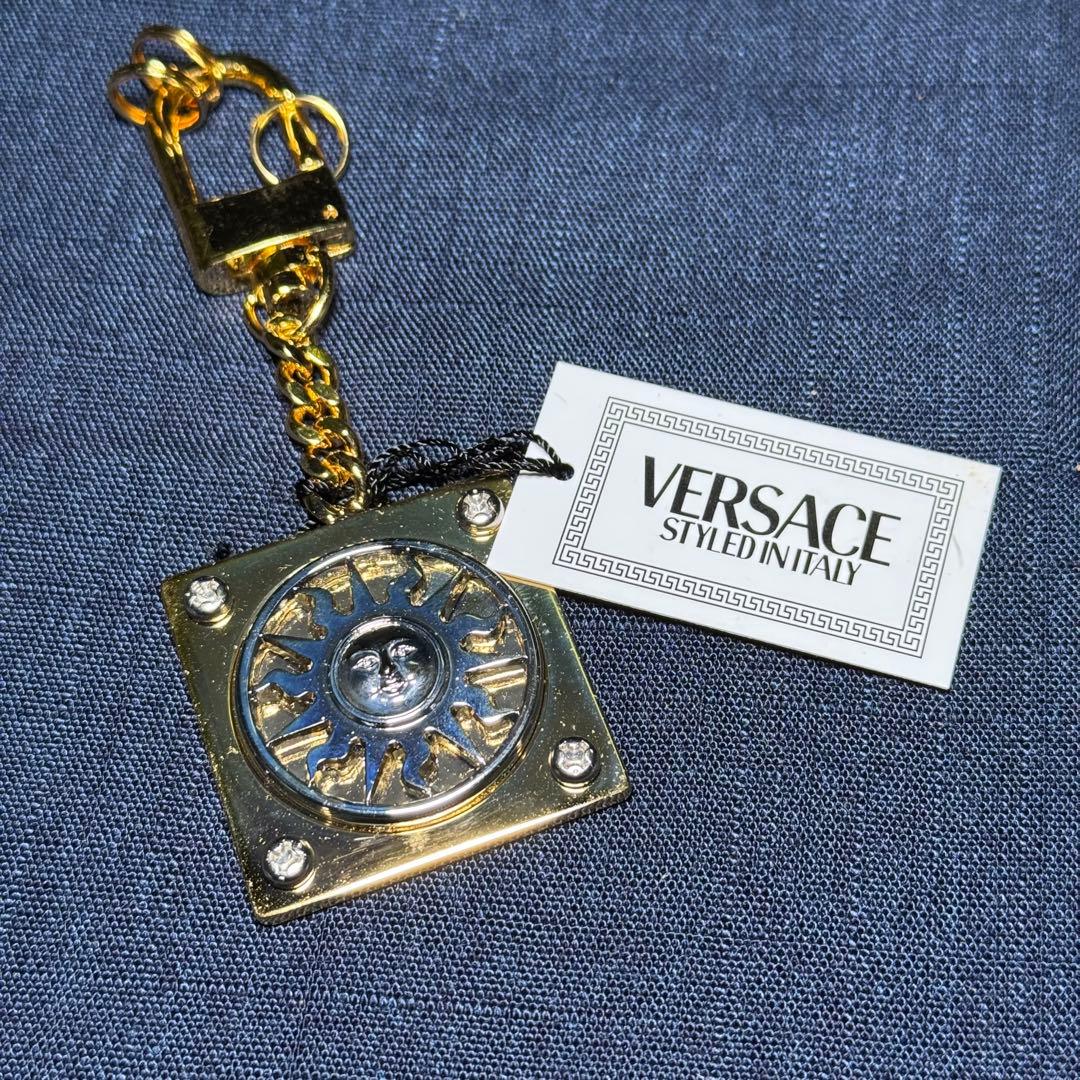 ジャンニ　ヴェルサーチ　キーリング　gianni versace