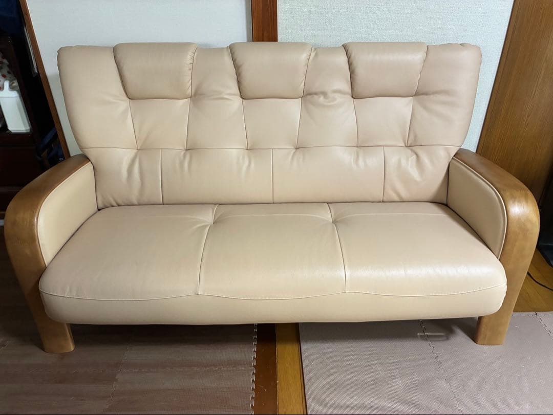 カリモク製　モダンデザイン 3人掛けソファ ベージュ※引き取り限定　福岡県※