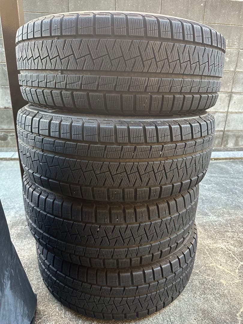 【最終値下げ！】バリ溝！Pirelli スタッドレスタイヤ215/60R17