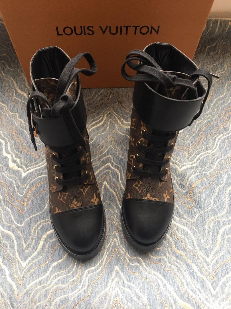 古風な家のレジンオーナメント