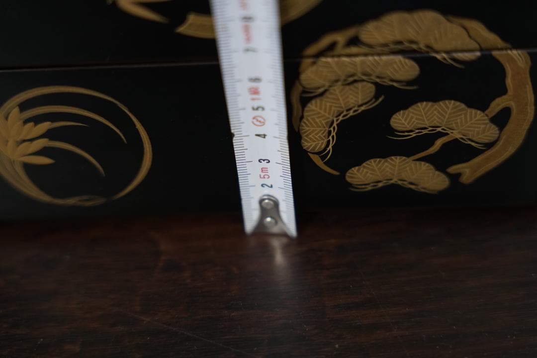 輪島塗　花の丸蒔絵　四段重　重台つき