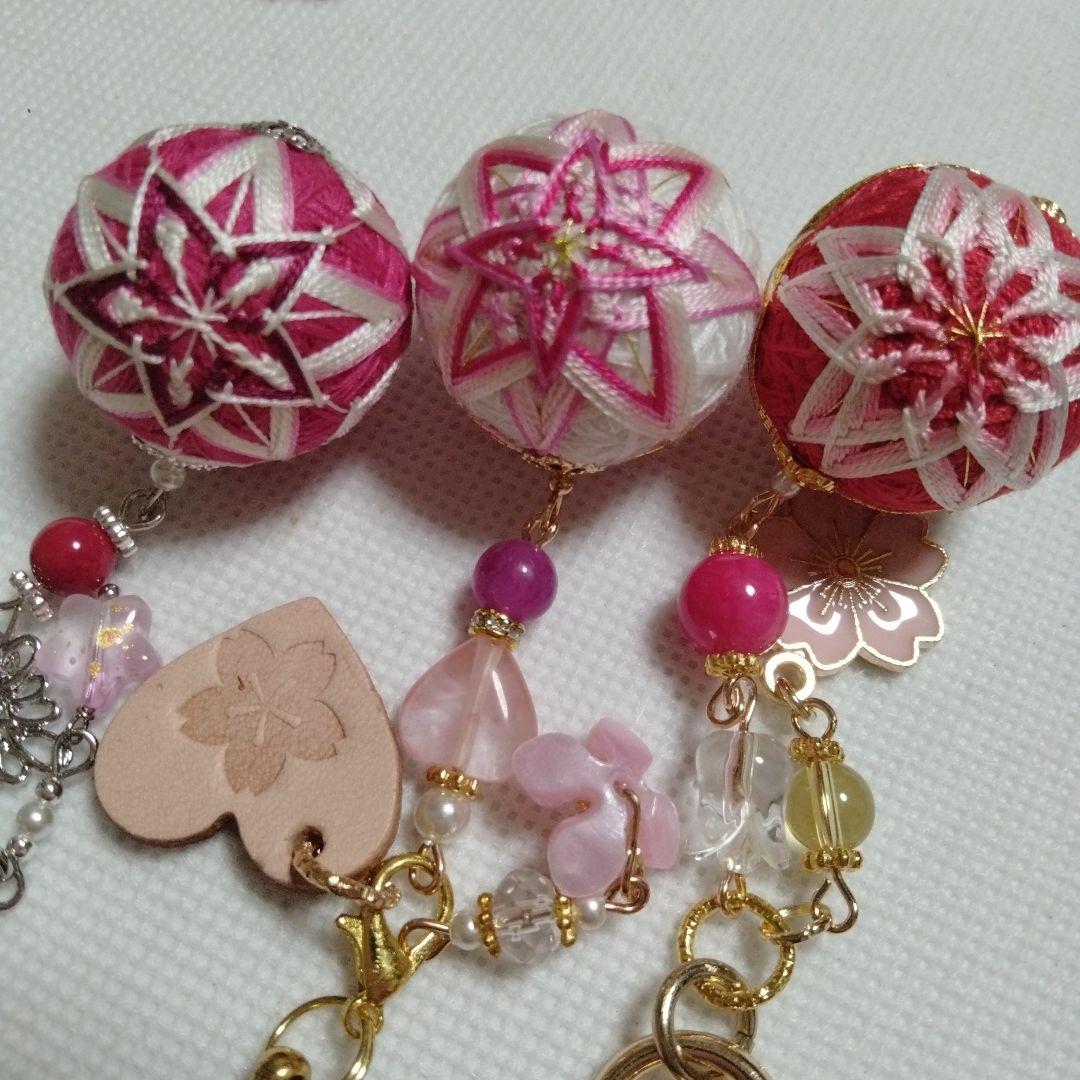 Muriel　絹糸　小さな手まり　ストラップ　バッグチャーム　つるし飾り