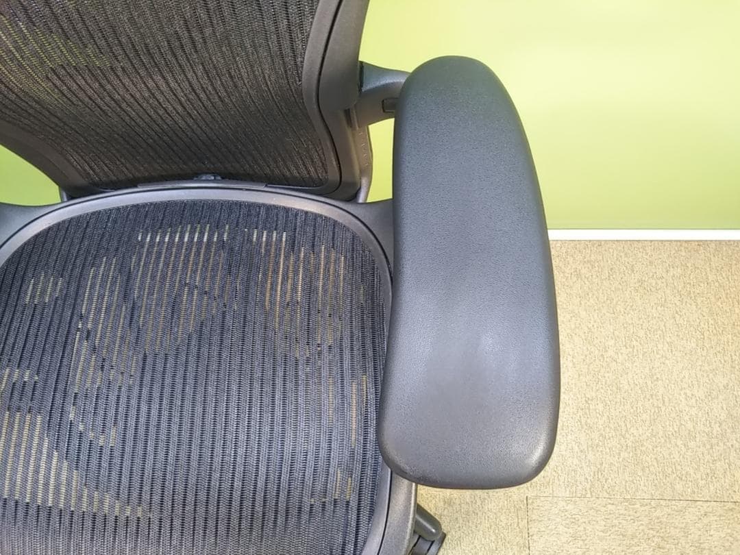 溶接エクレア　bk　アーロンチェア　Aサイズ　フル装備　レバー式可動肘