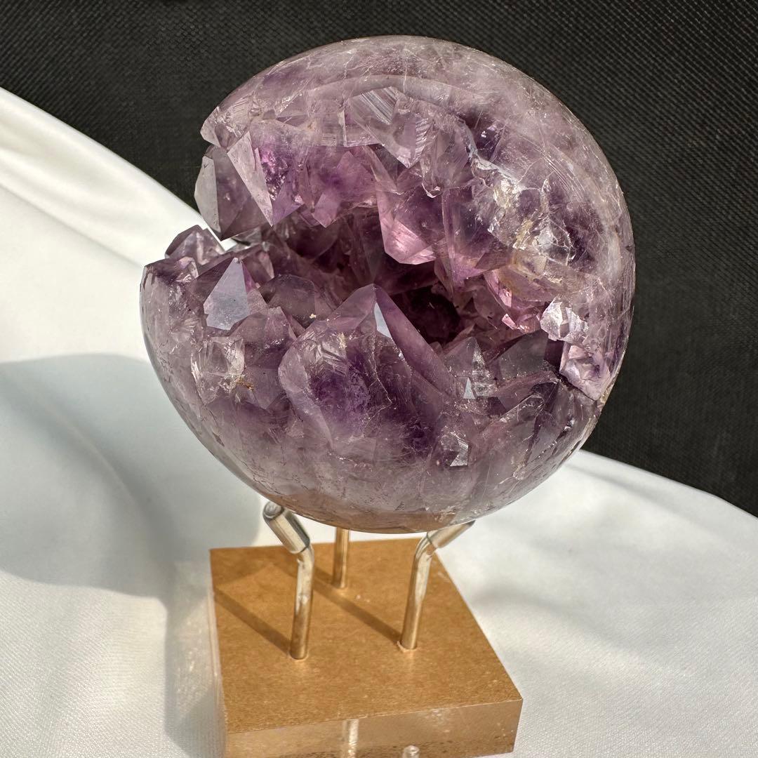 天然石アメジストの笑い口　置物　スフィア　D.79