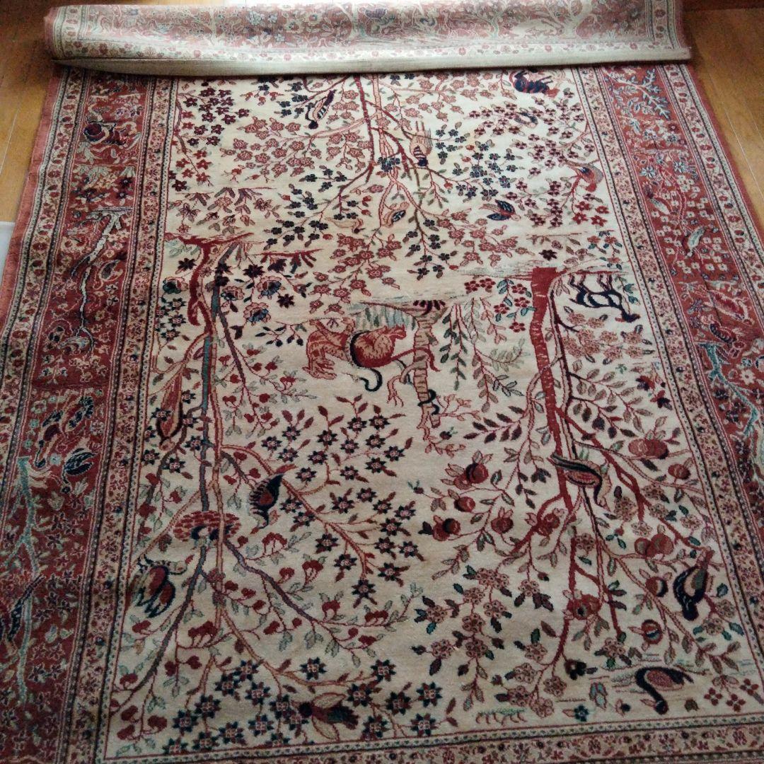 花と動物の模様のラグ3畳