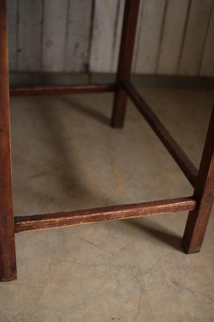 古く味のある木製のテーブル　ジャンク　作業台　テーブル　古家具　アンティーク