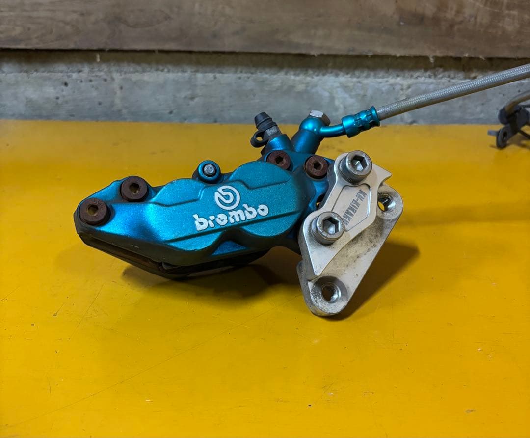 ブレンボ　シグナスX 1型　2型　3型　ポン付け　キャリパーサポート付き