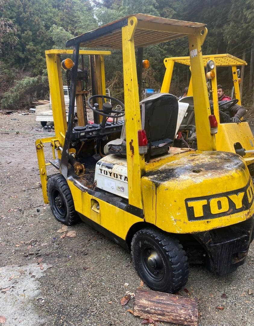 トヨタ フォークリフト イエロー