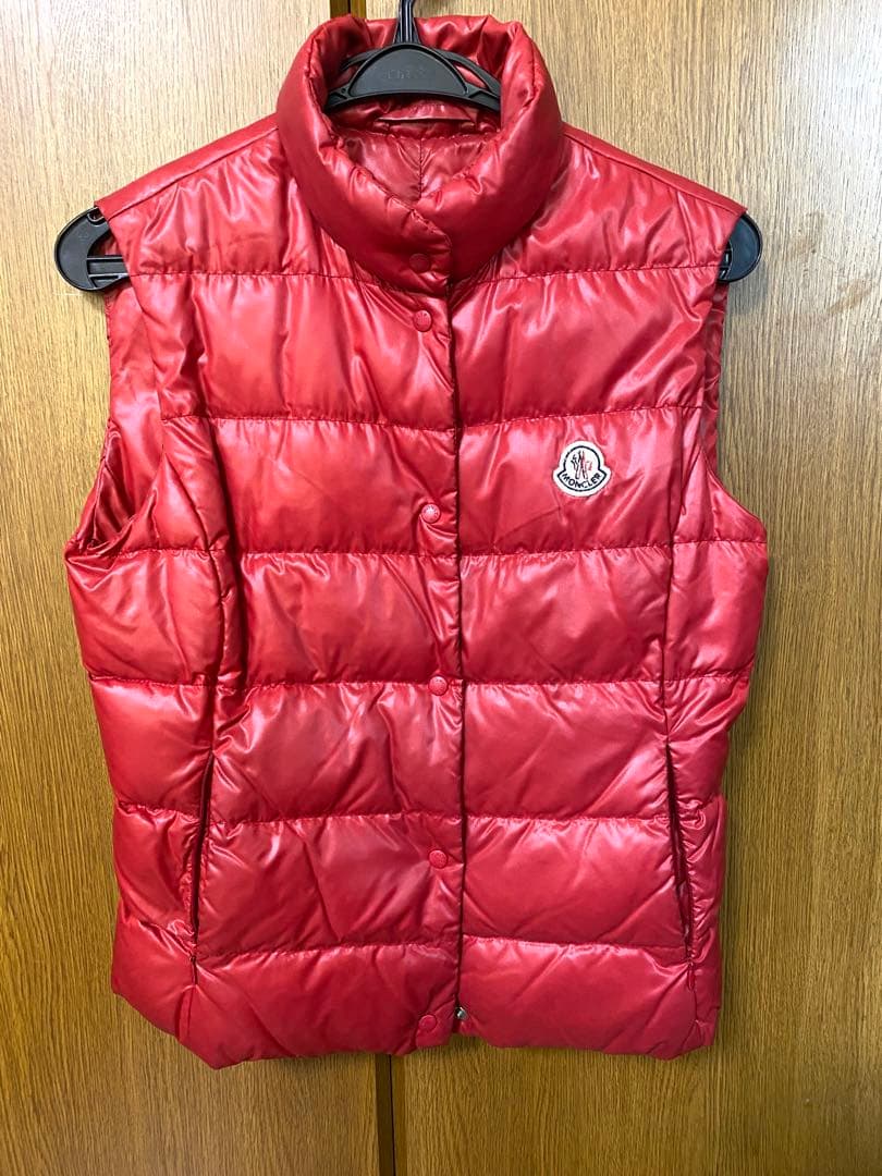 【正規品】モンクレール ダウンベスト赤　茶タグサイズ0 日本サイズレディースM