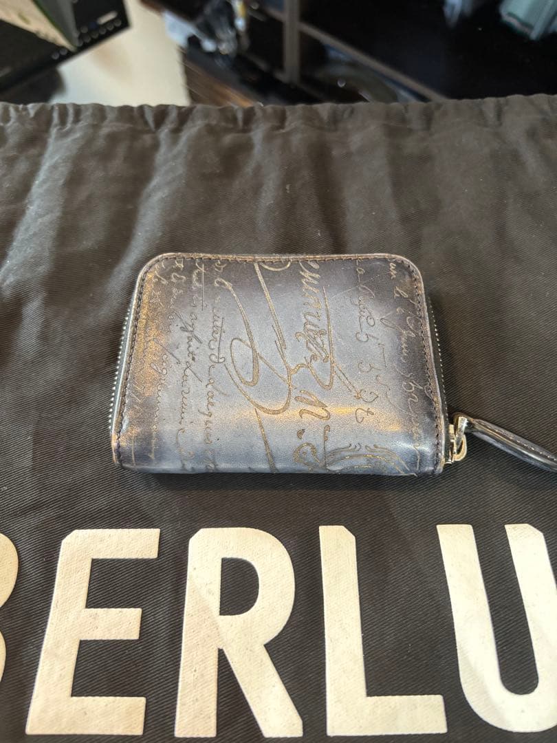 ブルー ケース ベルルッティ