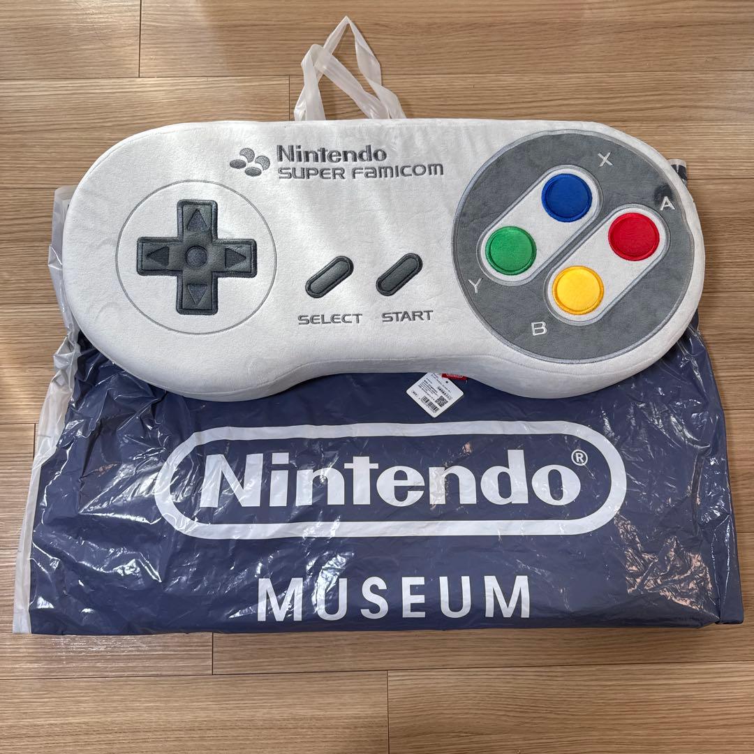 ニンテンドーミュージアム限定⭐︎スーパーファミコン　コントローラークッション