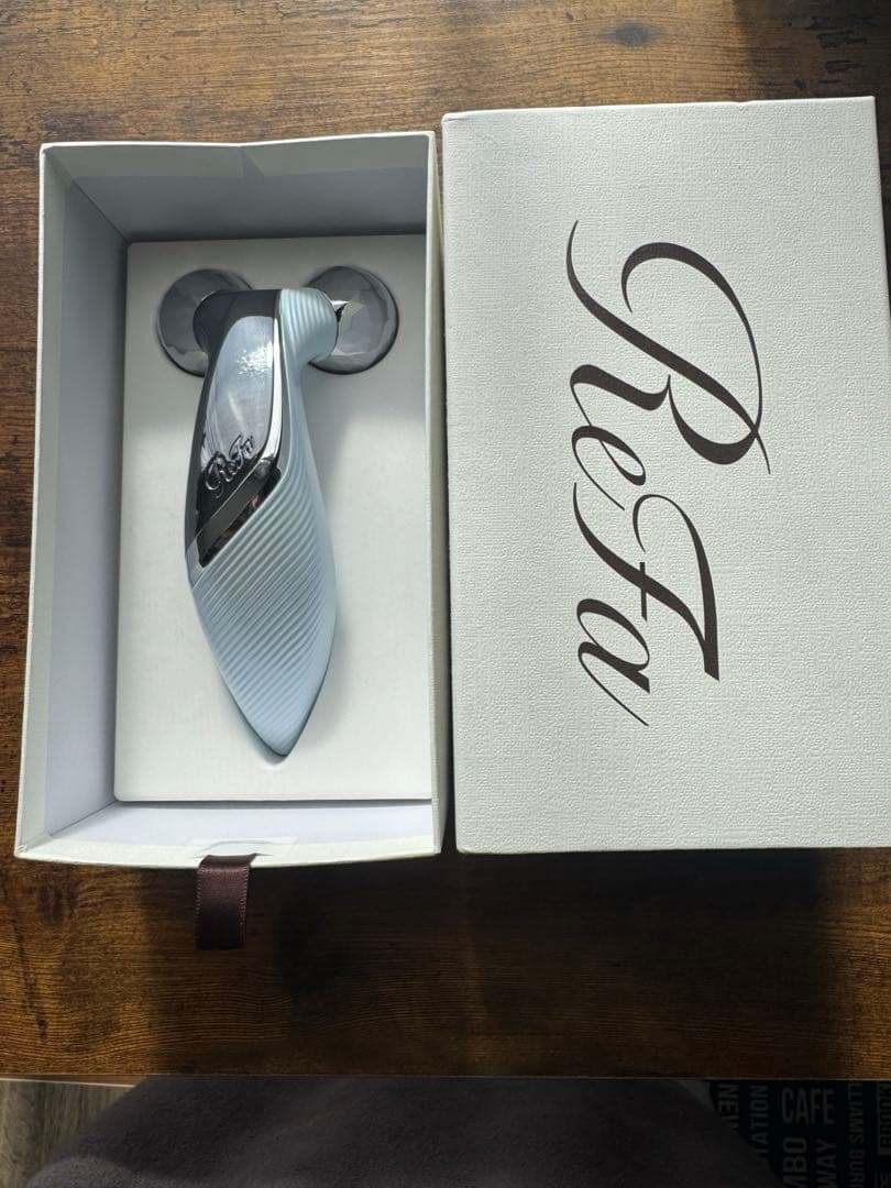 ReFa リファカラットリフト EMS