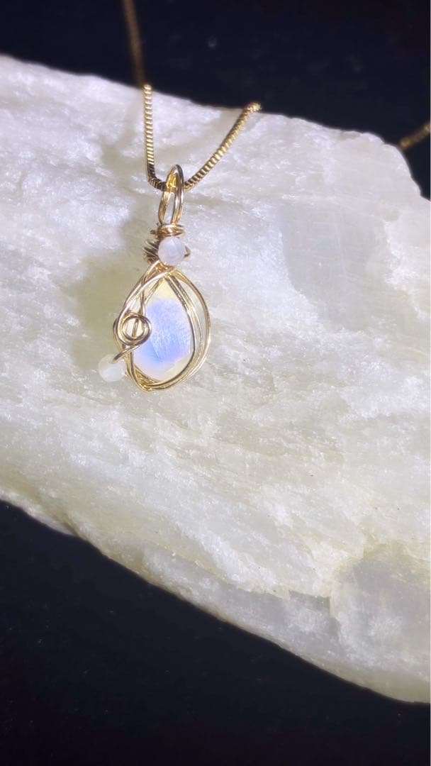 マダガスカル産 ブルームーンストーン ネックレス