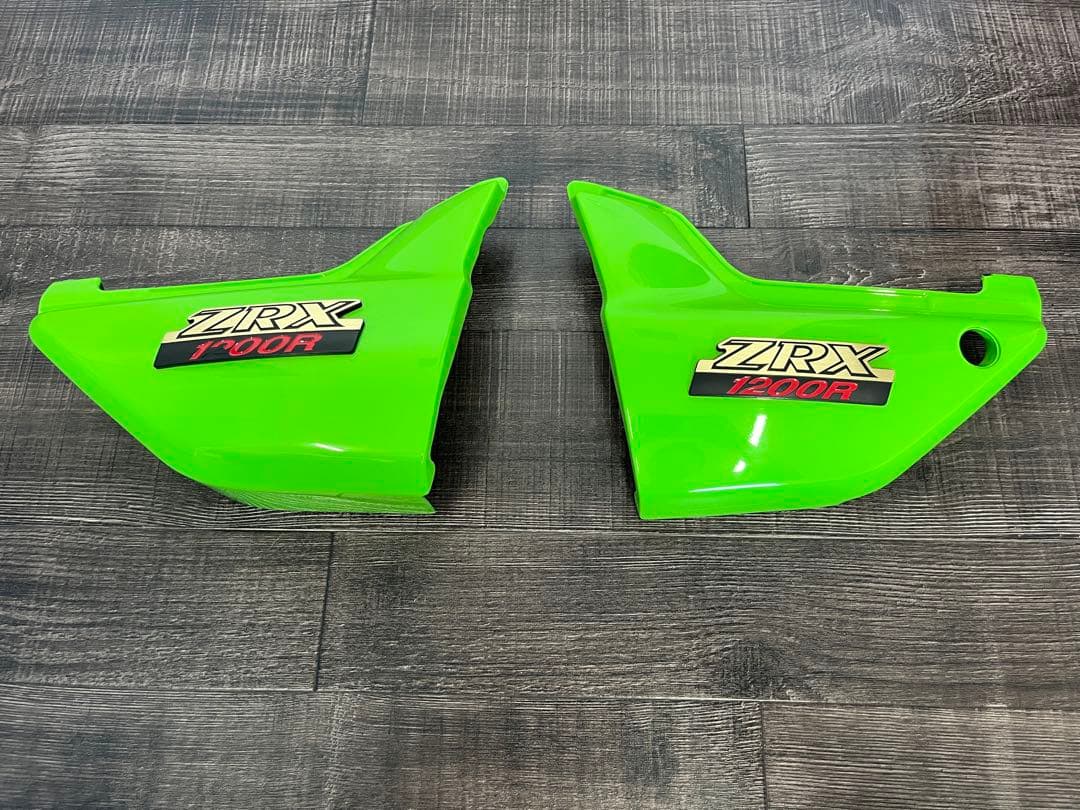 zrx1200r 純正サイドカバー　送料込み