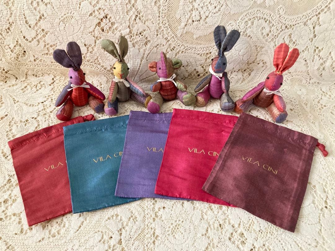 最終価格　新品　タイ高級ブランドVILA CINI 絹うさぎ&象さん人形　巾着付