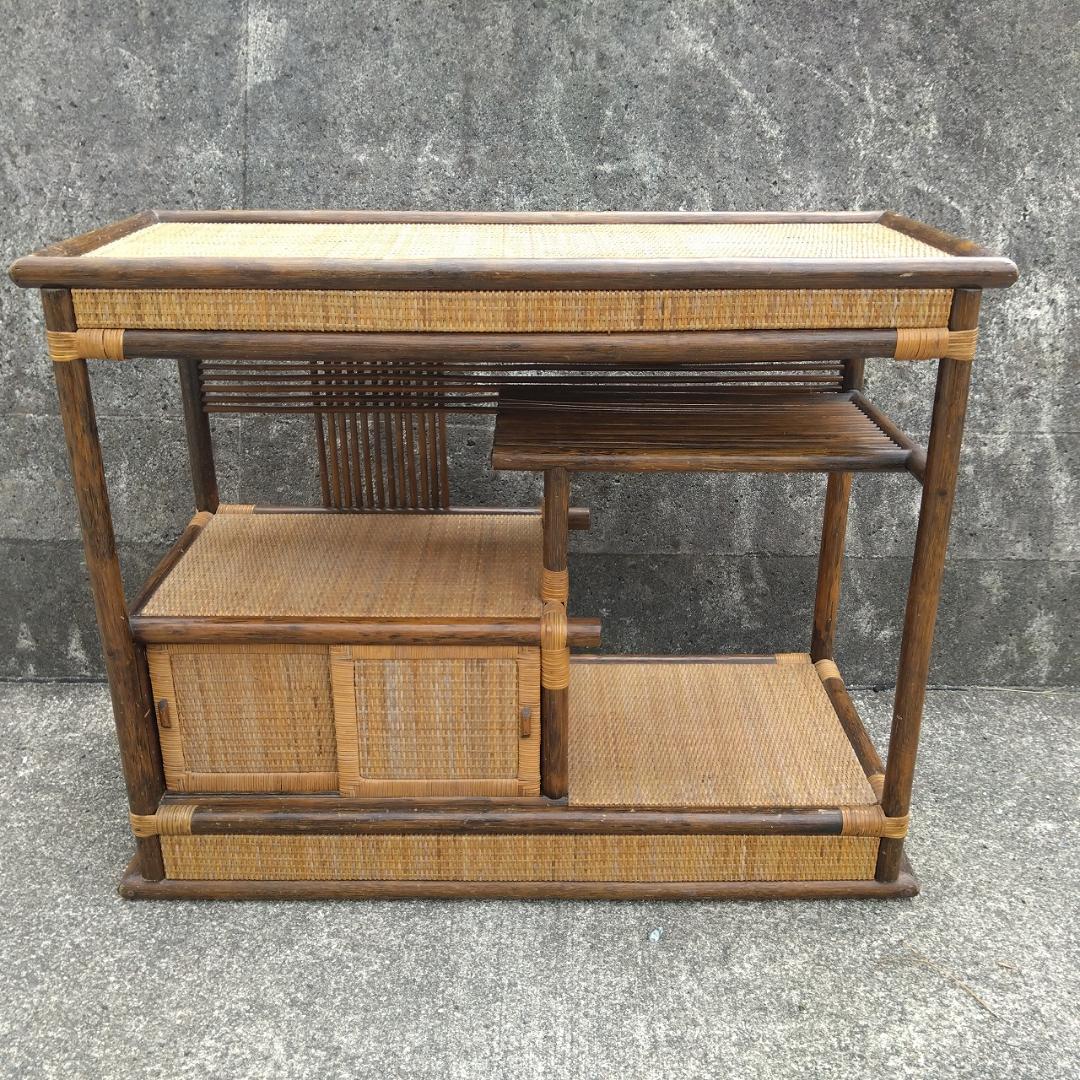 ラタンの飾り棚　籐家具