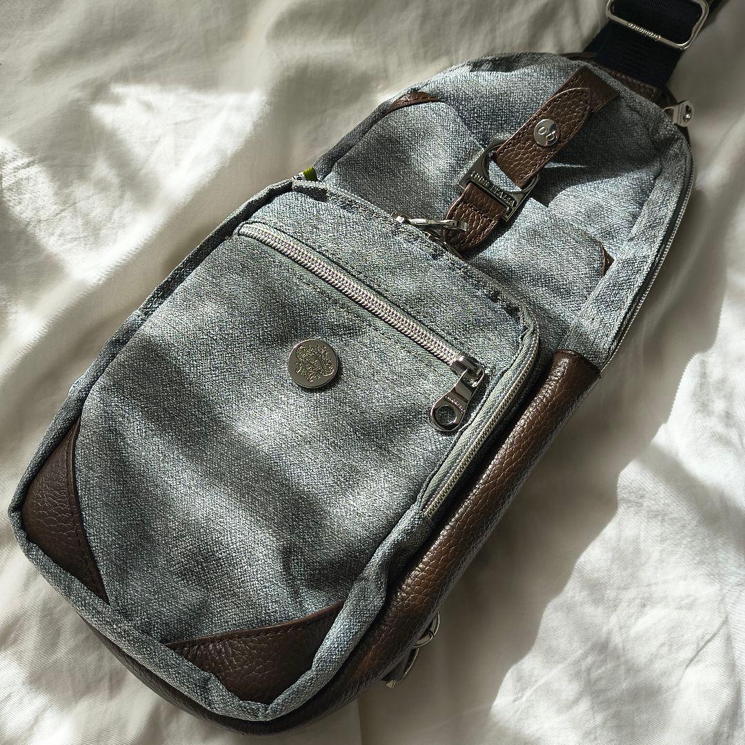 【未使用】上品グレーで差がつく、オロビアンコのボディバッグ