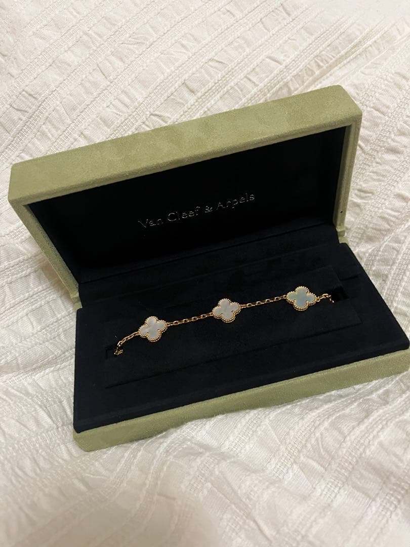 Van Cleef & Arpels クローバーブレスレット