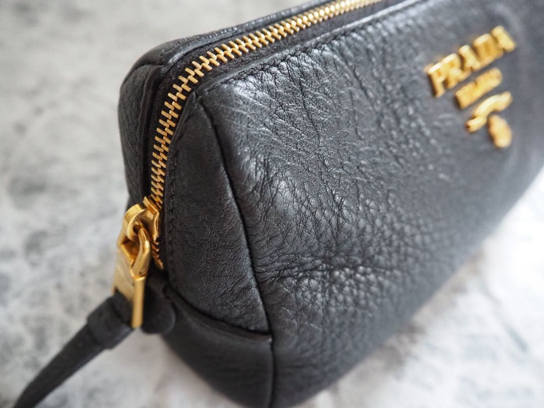 PRADA プラダ レザー コスメポーチ　化粧