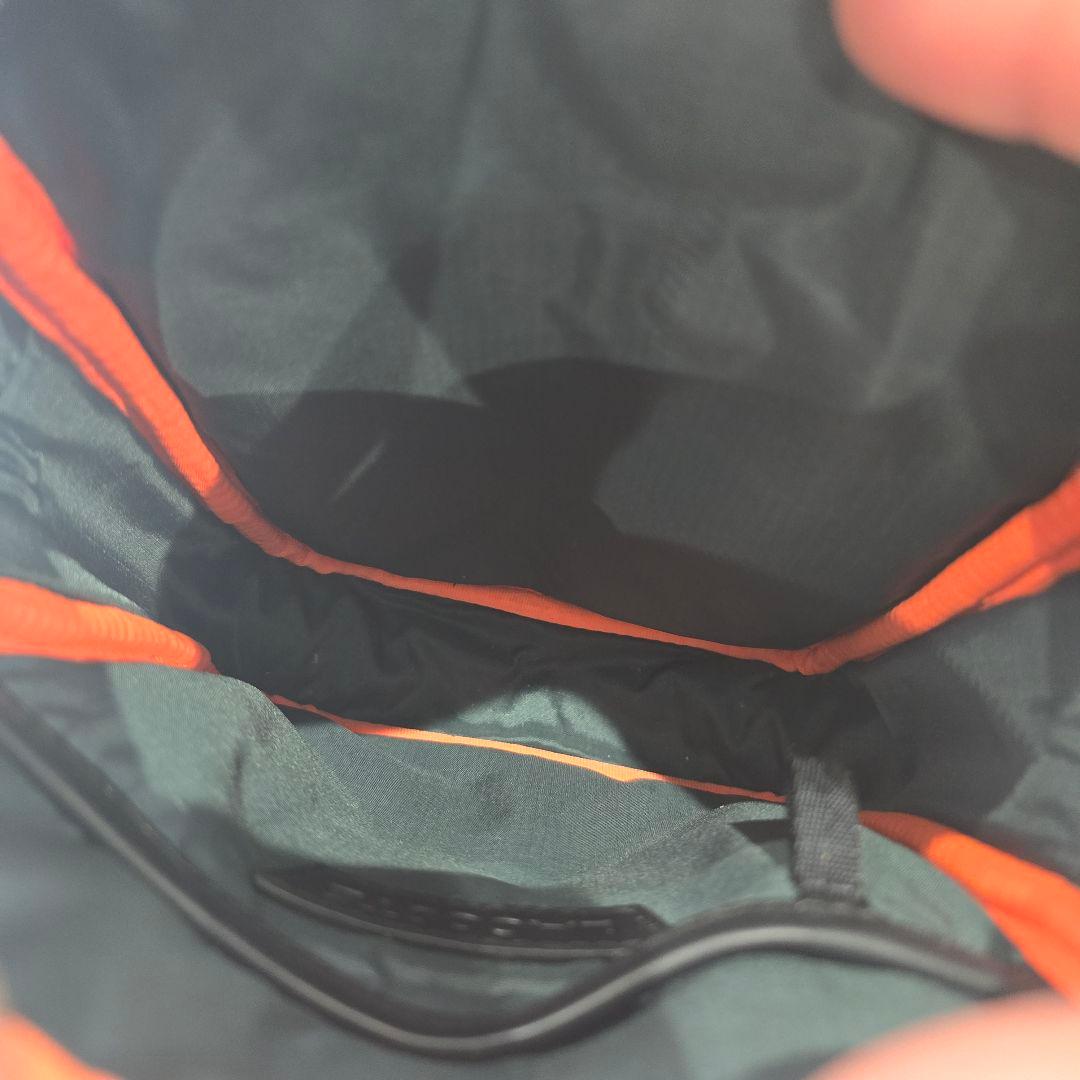 LACOSTE モノグラムバーティカル ショルダーバッグ