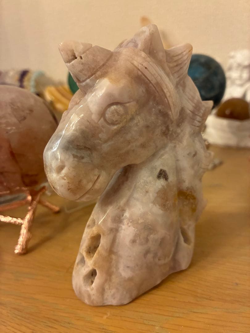 馬の石彫刻 ピンクアメジスト