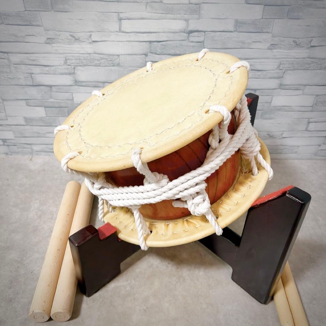諏訪工芸 締太鼓 30cm 木製座り台座 バチ付 和太鼓 和楽器 打楽器 祭り