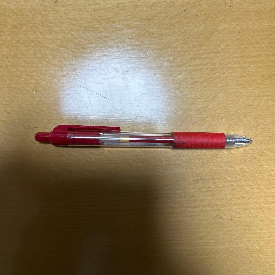 赤い透明ボールペン