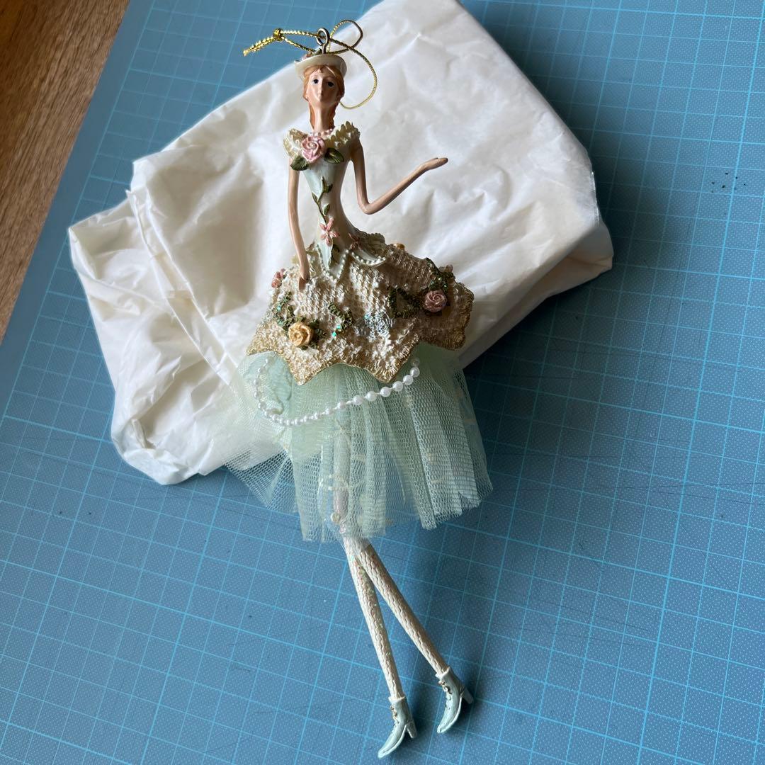 クリスマスツリーにいかがですか？貴婦人ドール型クリスマスオーナメント