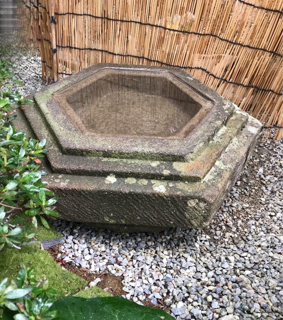 【天然自然石・見立て水鉢・蹲・向鉢】庭石オブジェ置物ガーデニングバードバス造園