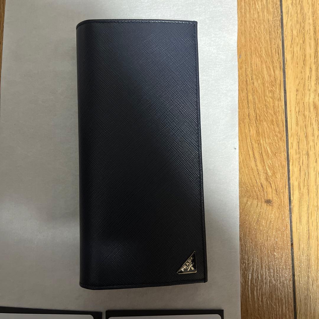 未使用　箱保証書付　PRADA 長財布　サフィアーノ　トライアングル　ネイビー