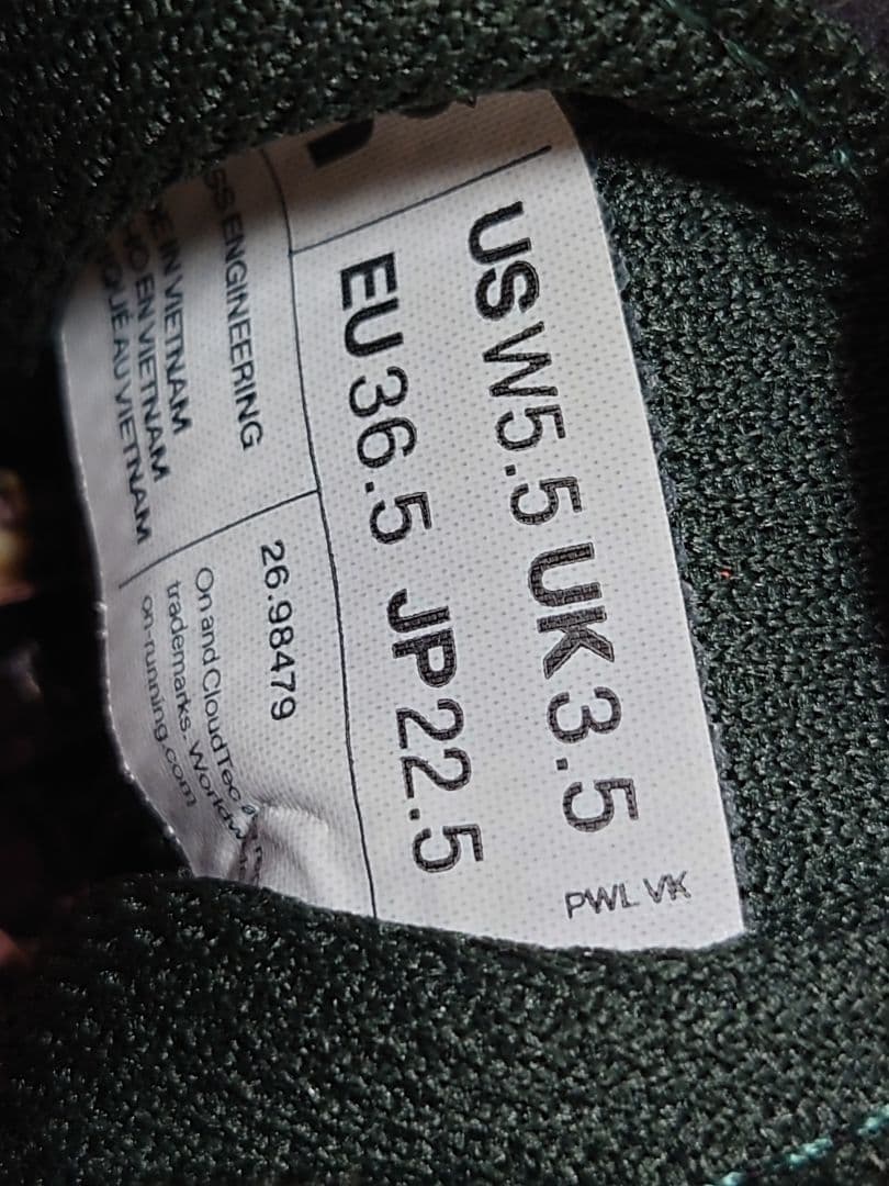 [超美品]onオンレディーススニーカー　22,5cm