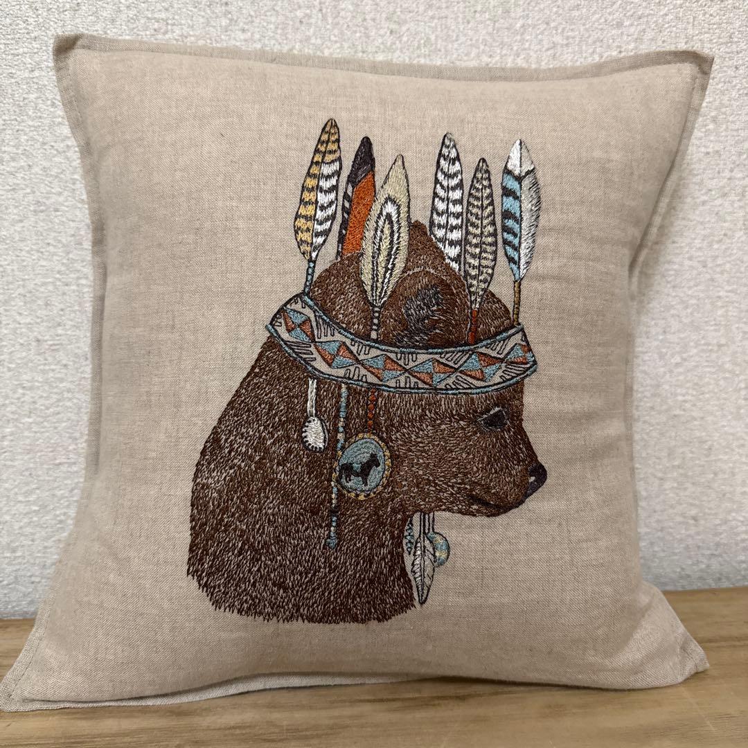 もも助出品　CORAL & TUSK クッション クマ刺繍&あらいぐま