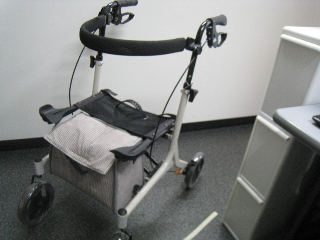 屋外用 四輪 歩行車 ショッピングターン 安寿 アロン化成 送料無料　③