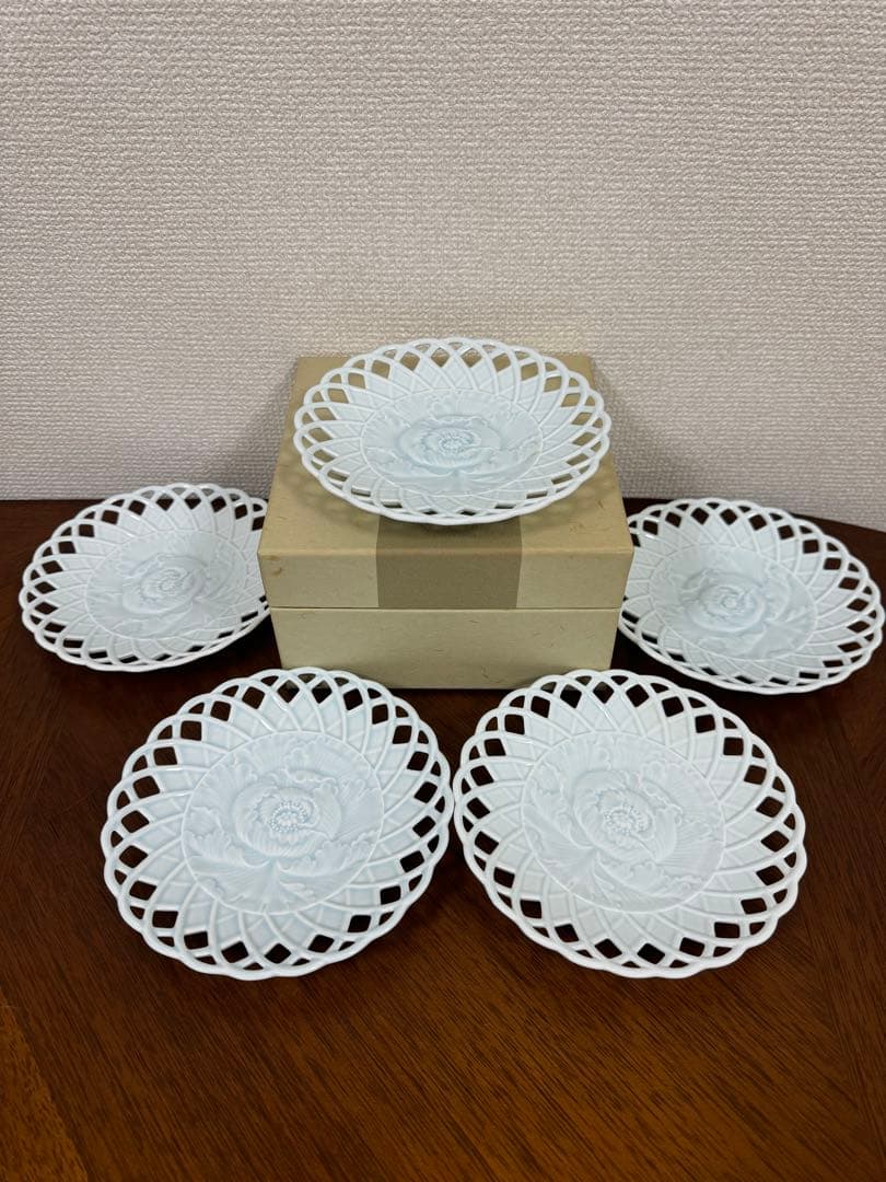 ナルミボーンチャイナ　高級磁器　牡丹柄模様の陶器皿 銘々皿　5枚セット