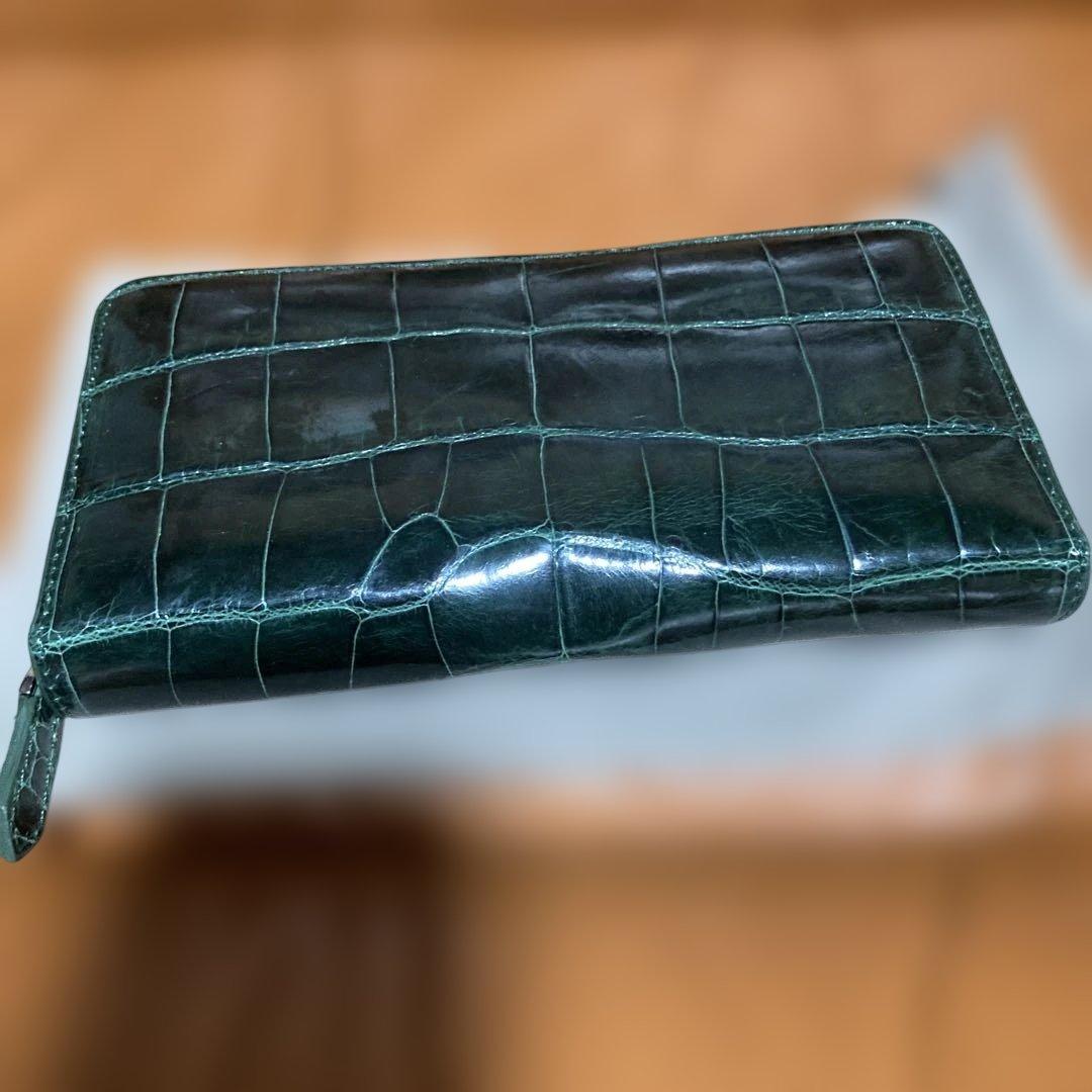 イサ　ダークグリーン シャイニングクロコ　長財布