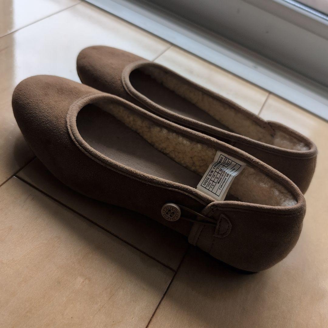 UGGモカシンフラットシューズ　24.5センチ