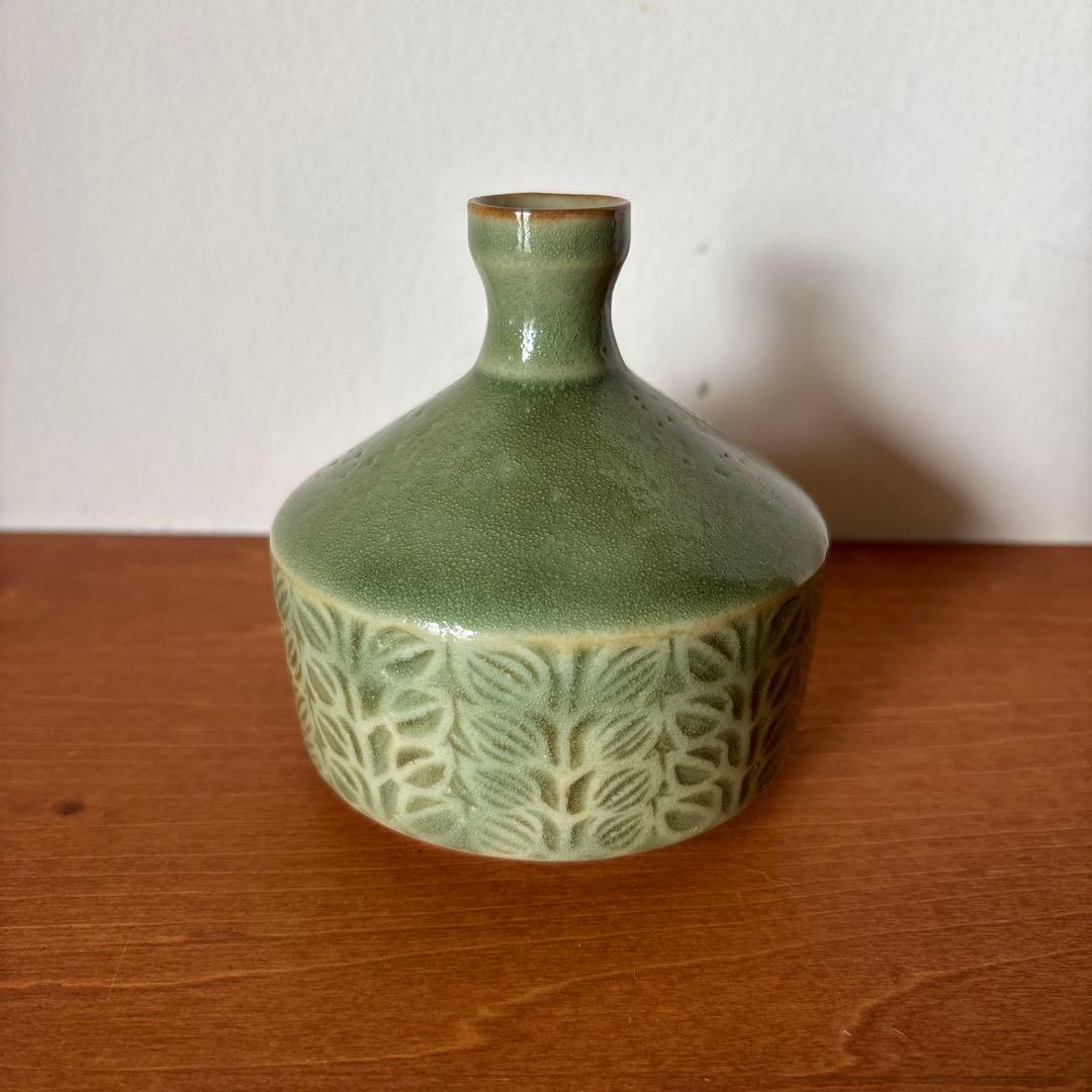 【新春！お値下げ！】岳中爽果　緑色 陶器 一輪挿し 葉模様