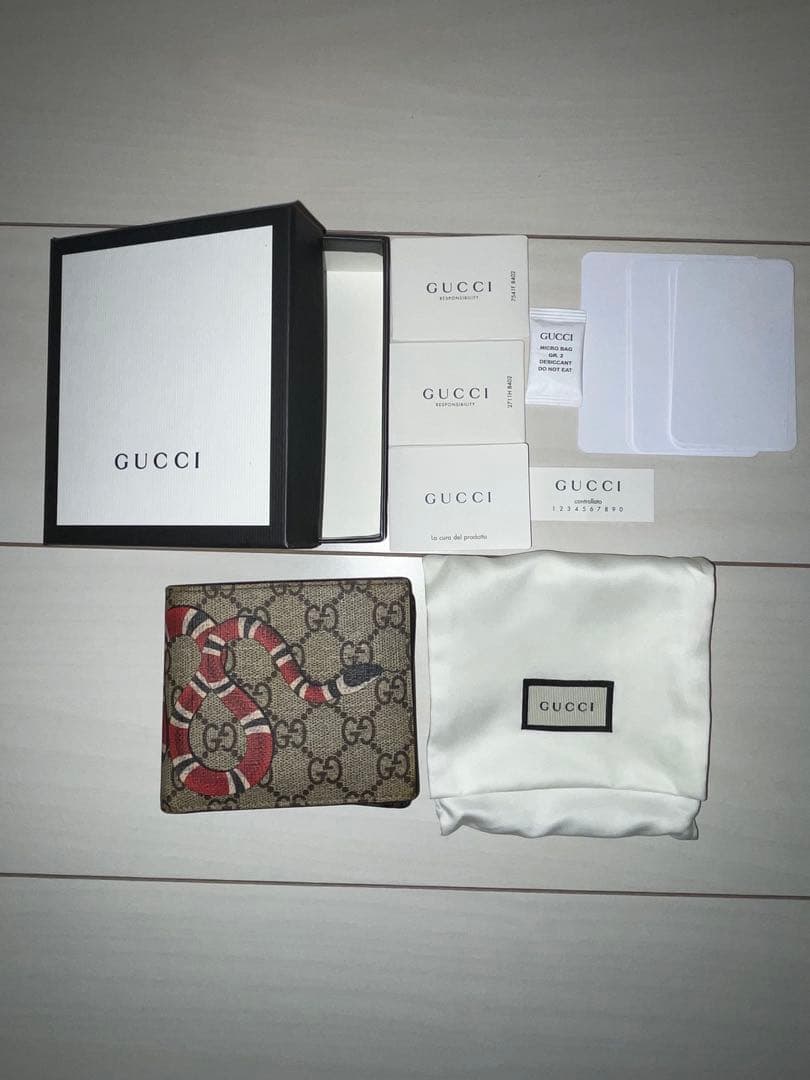 [美品] GUCCI 蛇柄　折り財布